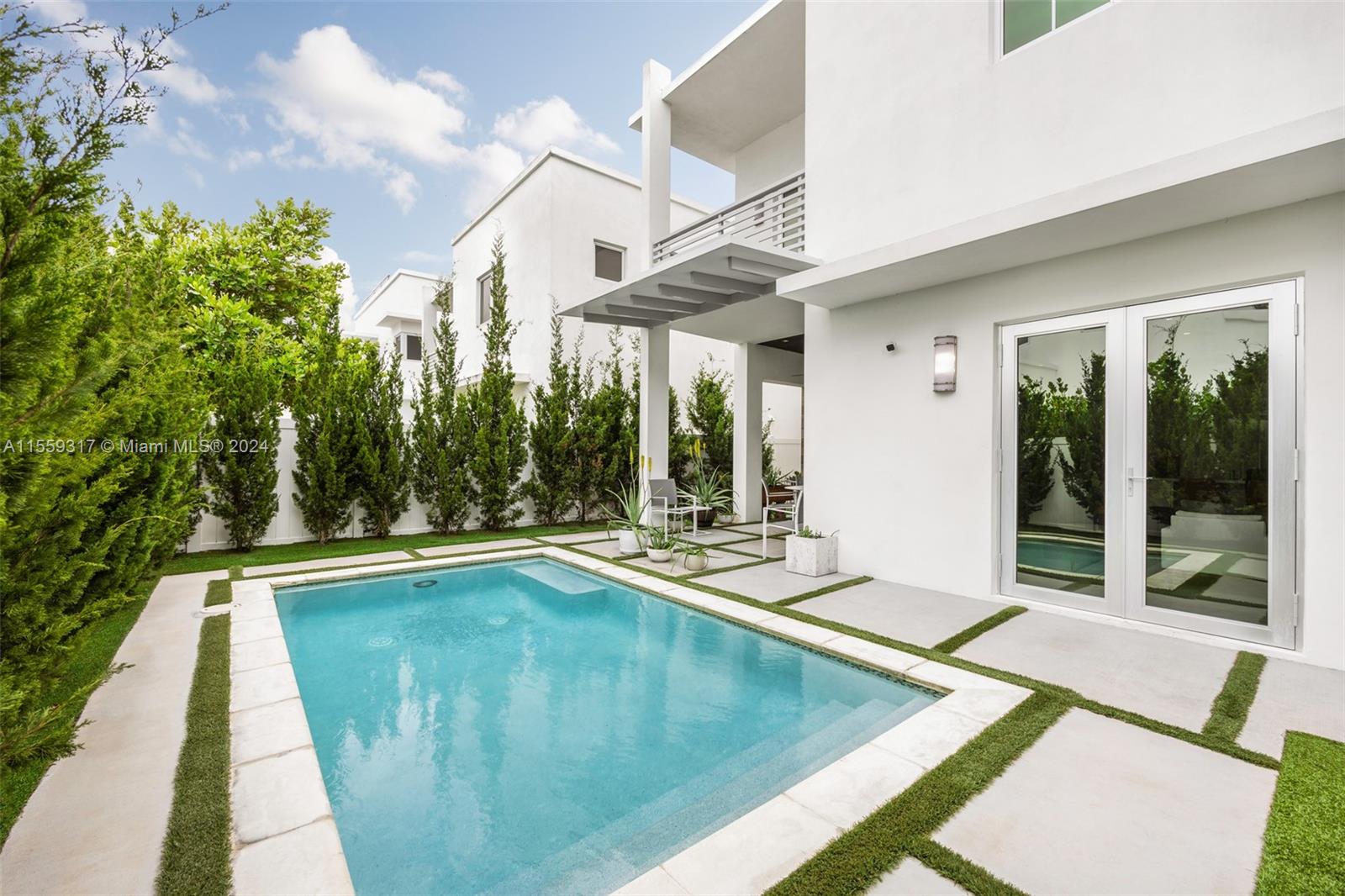 8249 33rd Ter, Doral, FL 33122, 4 Bedrooms Bedrooms, ,6 BathroomsBathrooms,Residential,For Sale,33rd Ter,A11559317