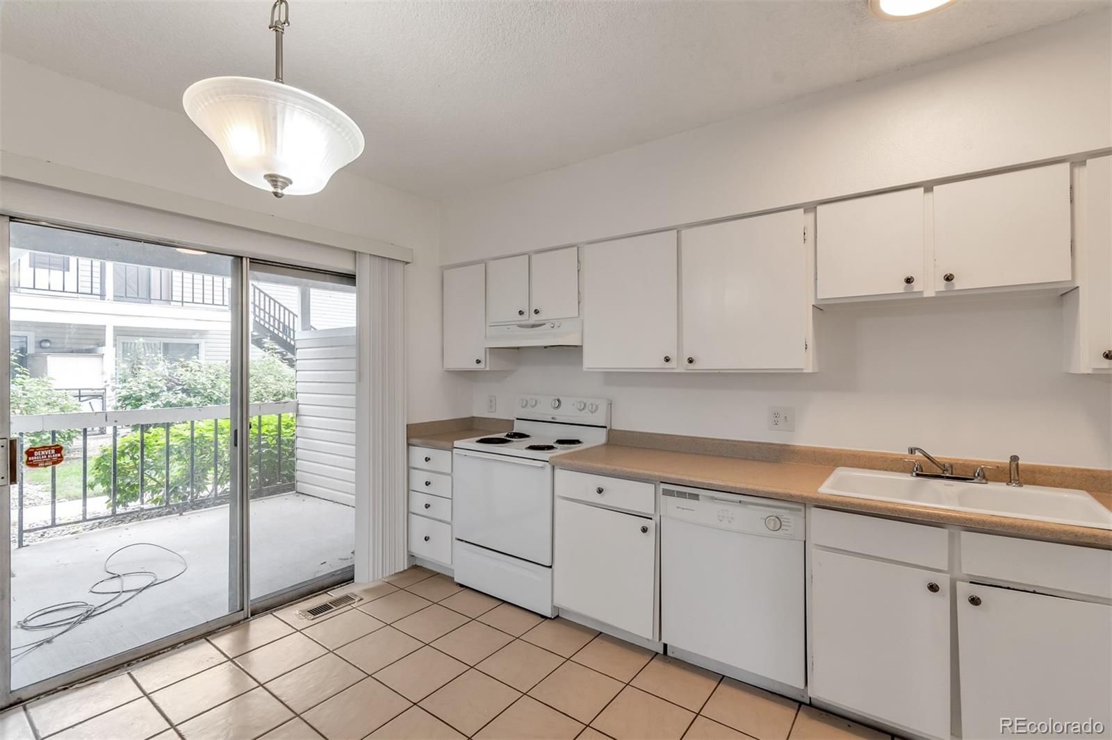 13657 Yale Avenue #A, Aurora, CO 80014, 2 Bedrooms Bedrooms, ,2 BathroomsBathrooms,Residential,For Sale,Yale,REC2641081