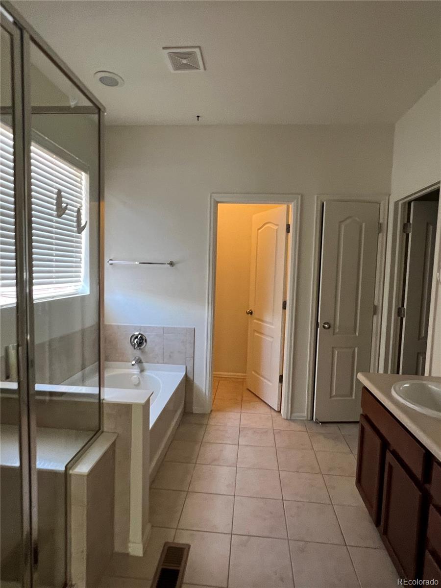 25858 E Bayaud Avenue, Aurora, CO 80018, 4 Bedrooms Bedrooms, ,3 BathroomsBathrooms,Residential,For Sale,Bayaud,REC7993082