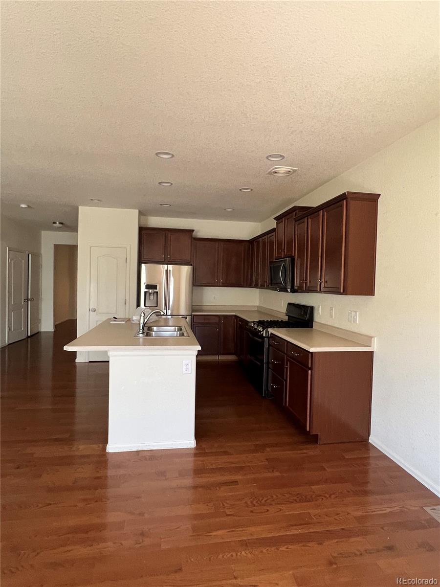 25858 E Bayaud Avenue, Aurora, CO 80018, 4 Bedrooms Bedrooms, ,3 BathroomsBathrooms,Residential,For Sale,Bayaud,REC7993082