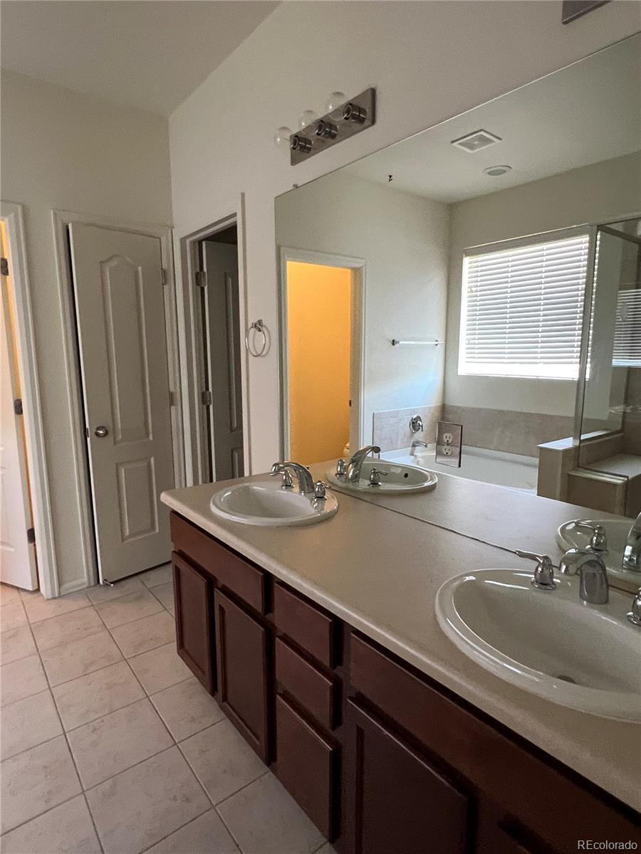 25858 E Bayaud Avenue, Aurora, CO 80018, 4 Bedrooms Bedrooms, ,3 BathroomsBathrooms,Residential,For Sale,Bayaud,REC7993082