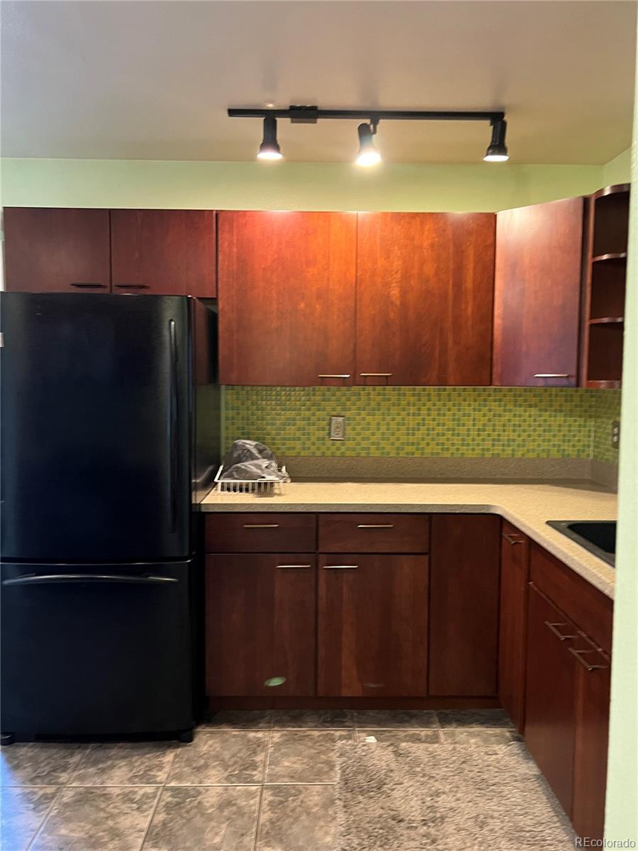 2213 S Kingston Court, Aurora, CO 80014, 3 Bedrooms Bedrooms, ,2 BathroomsBathrooms,Residential,For Sale,Kingston,REC2709518