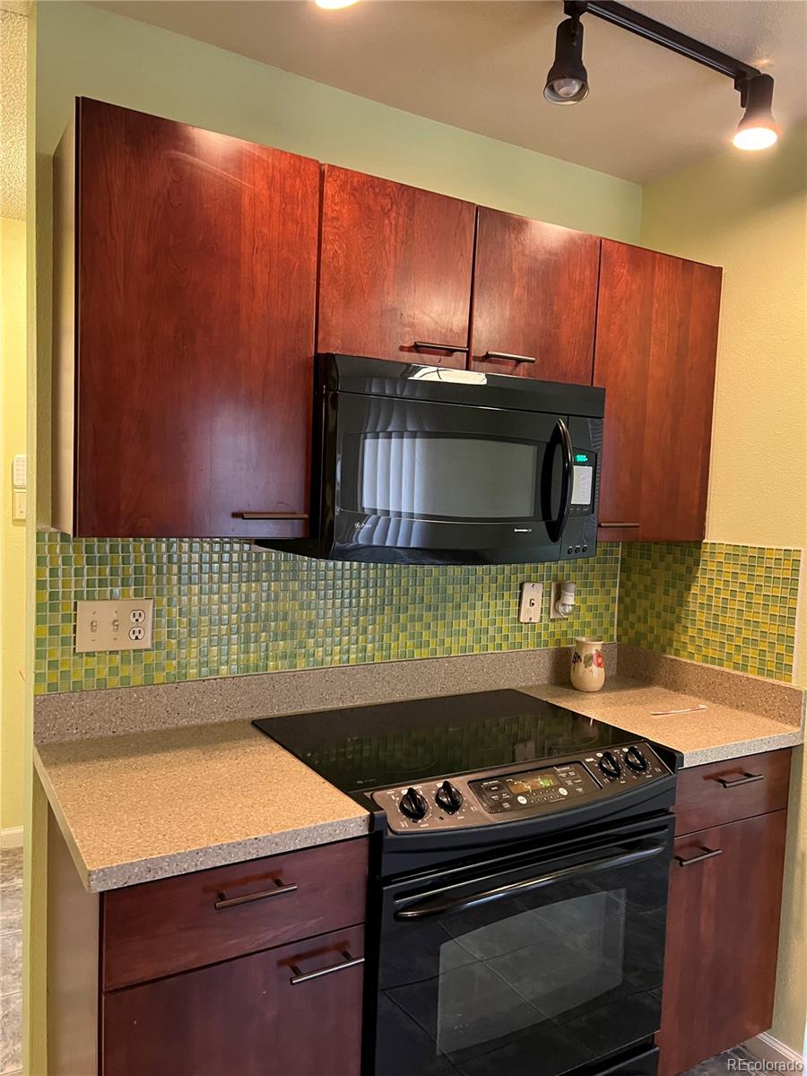 2213 S Kingston Court, Aurora, CO 80014, 3 Bedrooms Bedrooms, ,2 BathroomsBathrooms,Residential,For Sale,Kingston,REC2709518