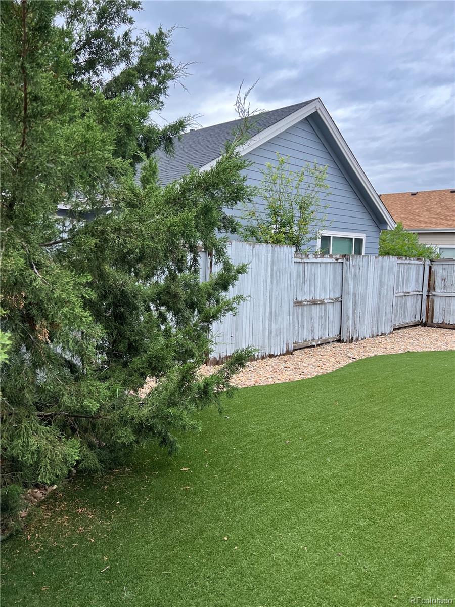 2213 S Kingston Court, Aurora, CO 80014, 3 Bedrooms Bedrooms, ,2 BathroomsBathrooms,Residential,For Sale,Kingston,REC2709518