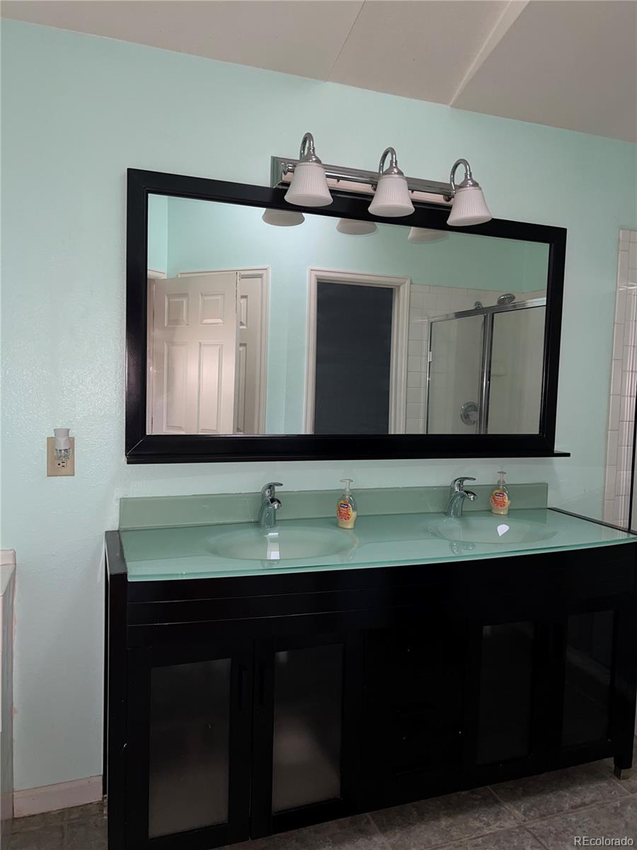 2213 S Kingston Court, Aurora, CO 80014, 3 Bedrooms Bedrooms, ,2 BathroomsBathrooms,Residential,For Sale,Kingston,REC2709518