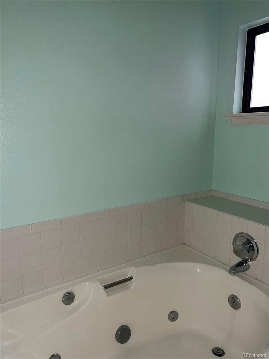 2213 S Kingston Court, Aurora, CO 80014, 3 Bedrooms Bedrooms, ,2 BathroomsBathrooms,Residential,For Sale,Kingston,REC2709518