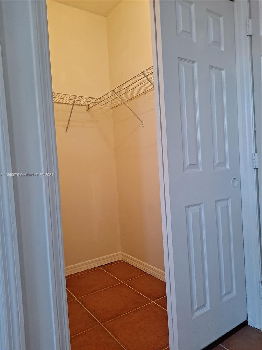 WALKING CLOSET MASTER 2