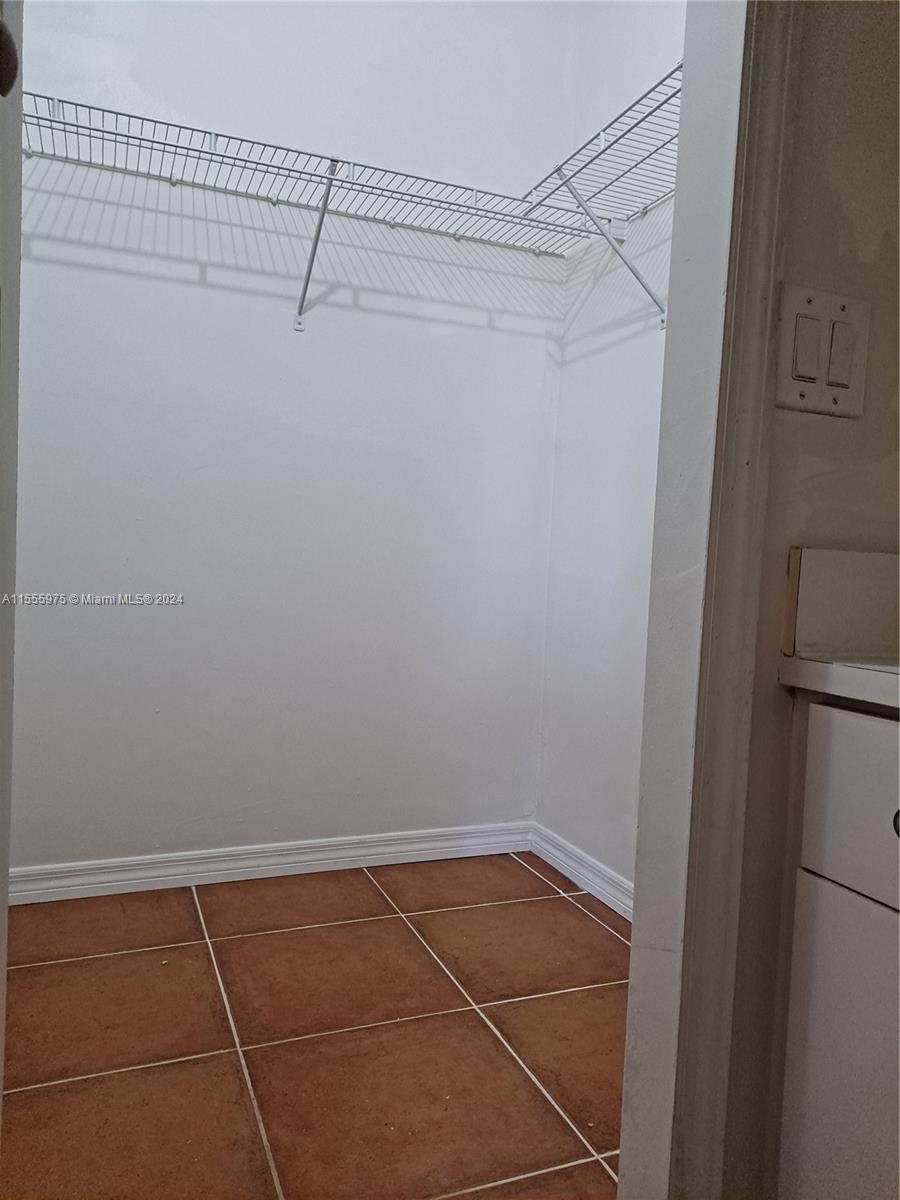 WALKING CLOSET MASTER 1