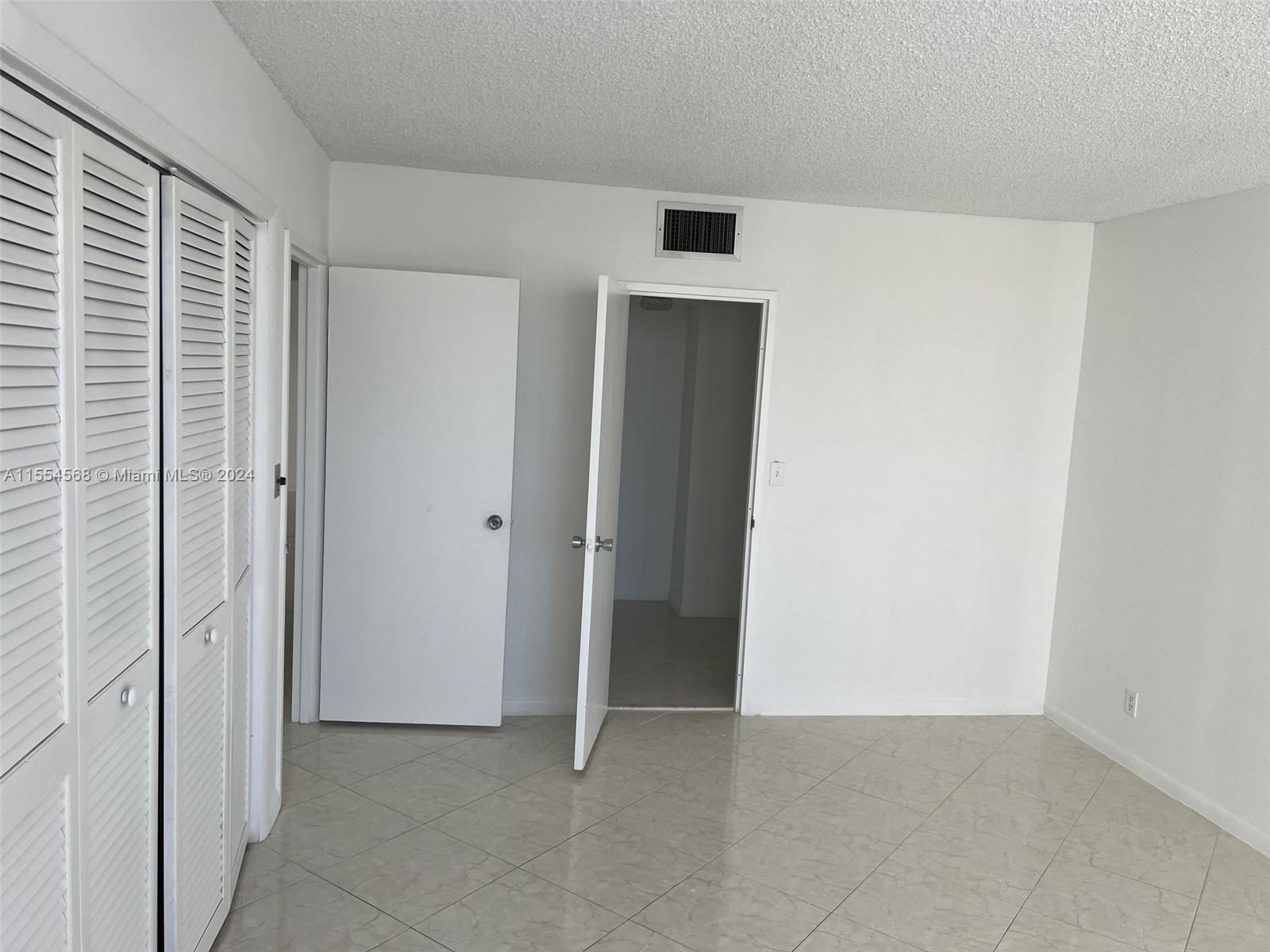 2 nd bedroom entr to computer room