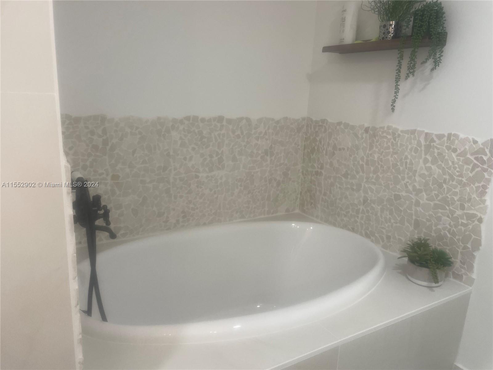 primary bath room with double sinks and soaking tub