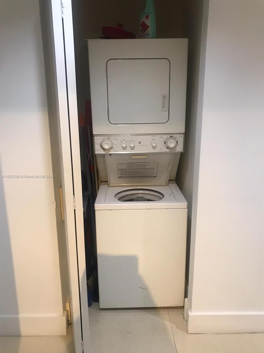 Washer and DRyer in the unit