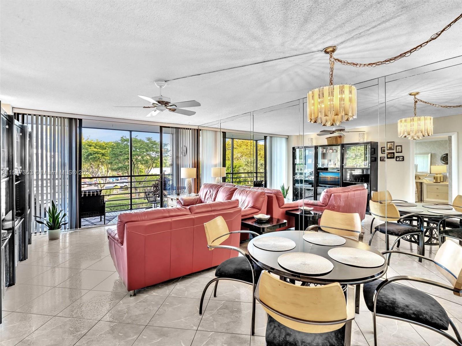 Breezy dining and Livingroom