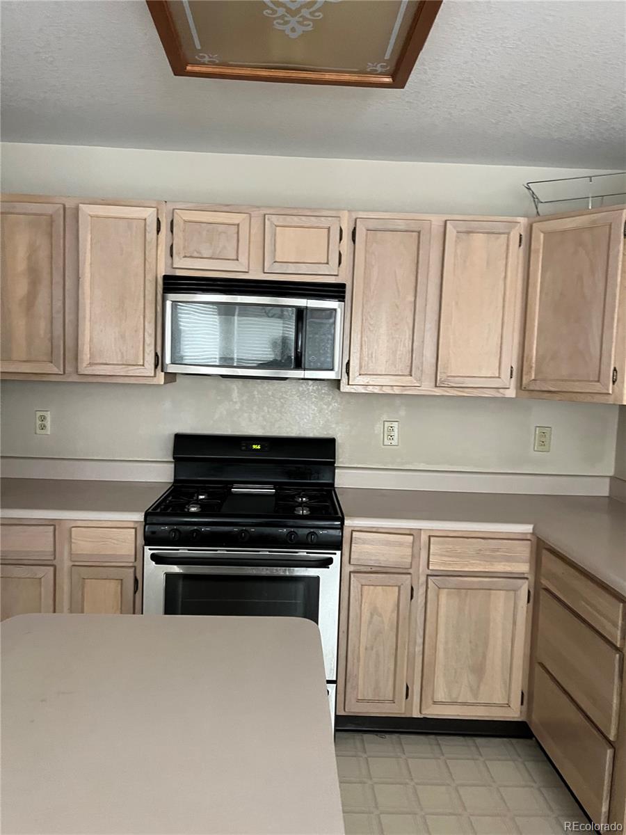 3677 S Uravan Street, Aurora, CO 80013, 3 Bedrooms Bedrooms, ,3 BathroomsBathrooms,Residential,For Sale,Uravan,REC6068497