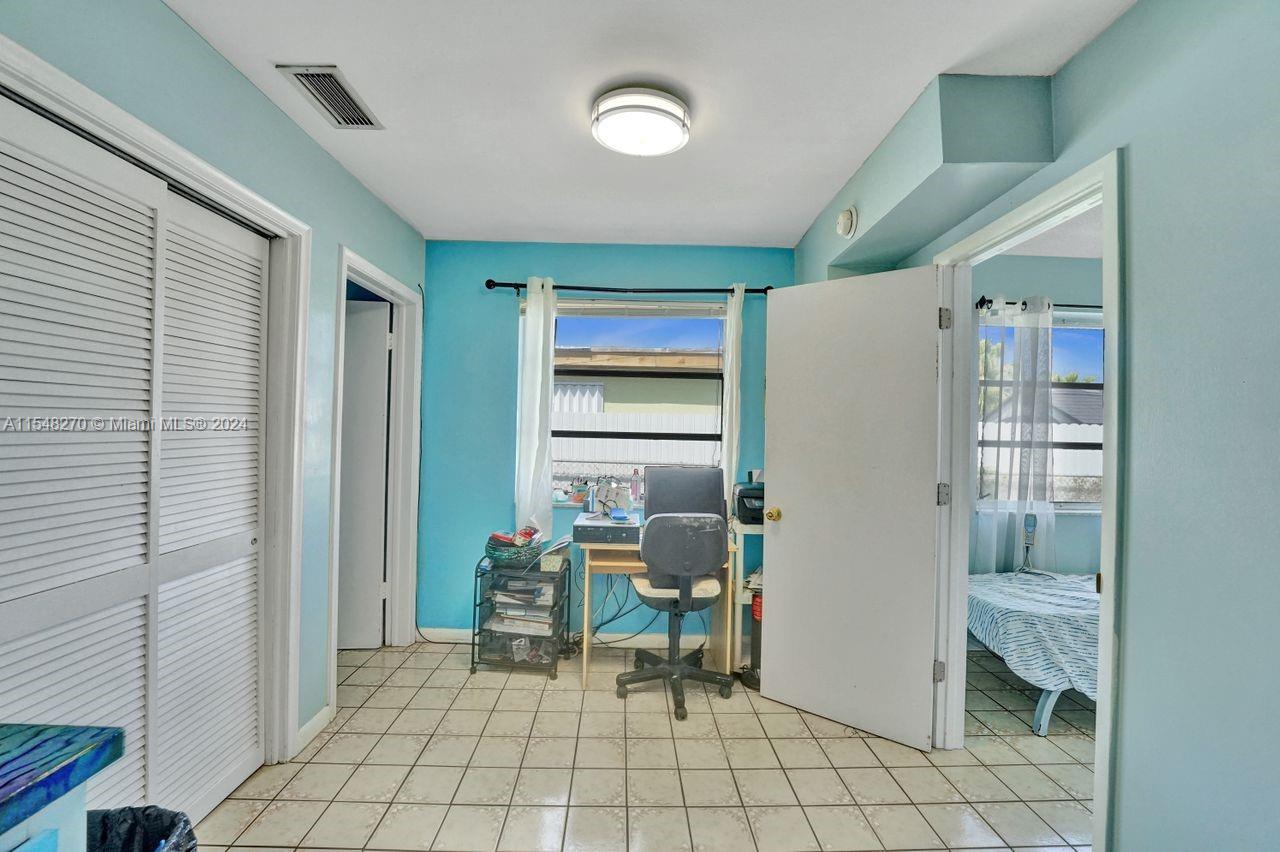 desk at the end of kitchen area can be for table
