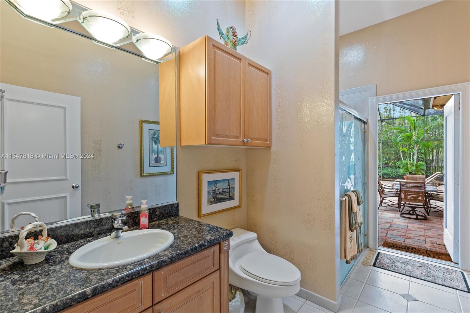 Cabana Bath leading onto the pool area