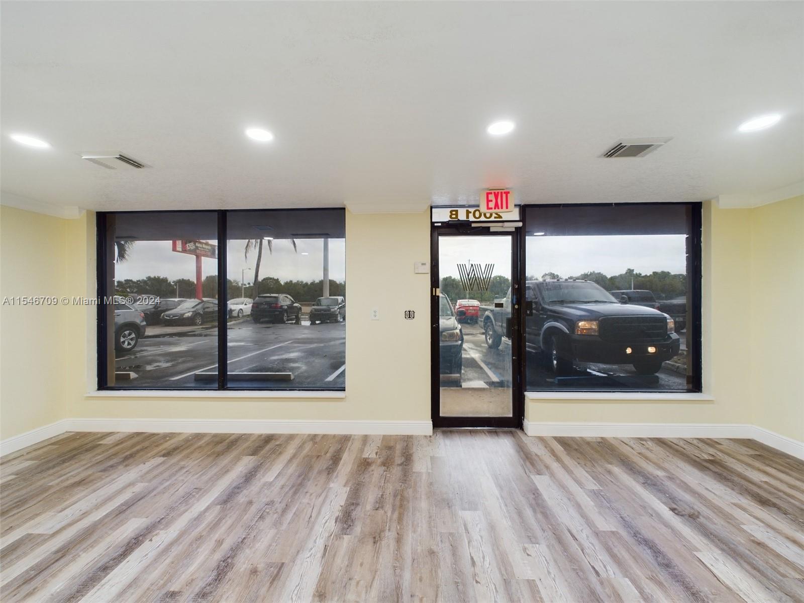 2001 N Dixie Hwy #B, Pompano Beach, FL 33060, ,Commercial Lease,For Sale,Jiang Trading,Dixie Hwy,A11546709