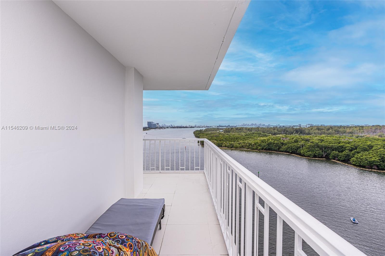 corner wrap around balcony