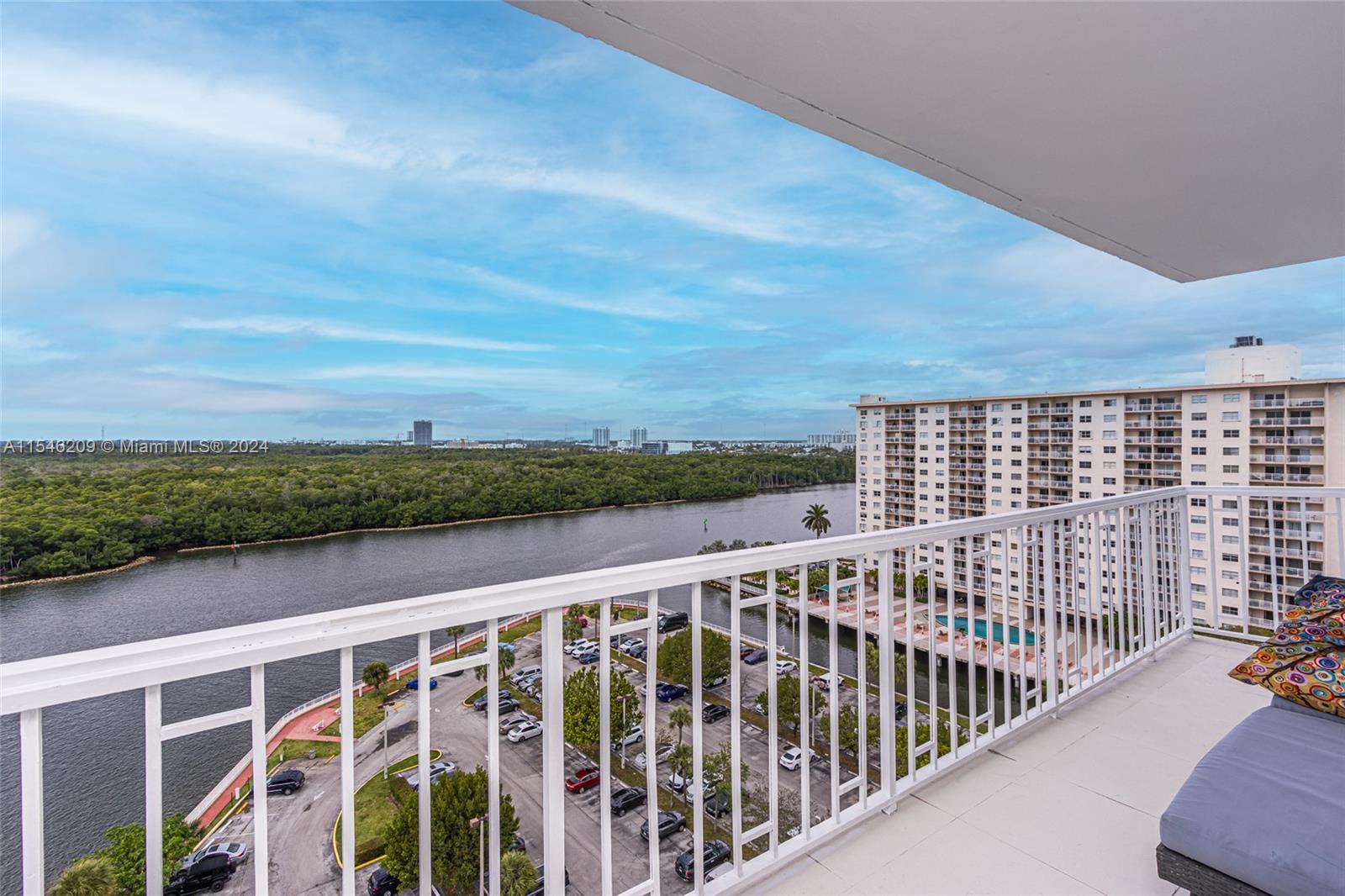 corner wrap around balcony