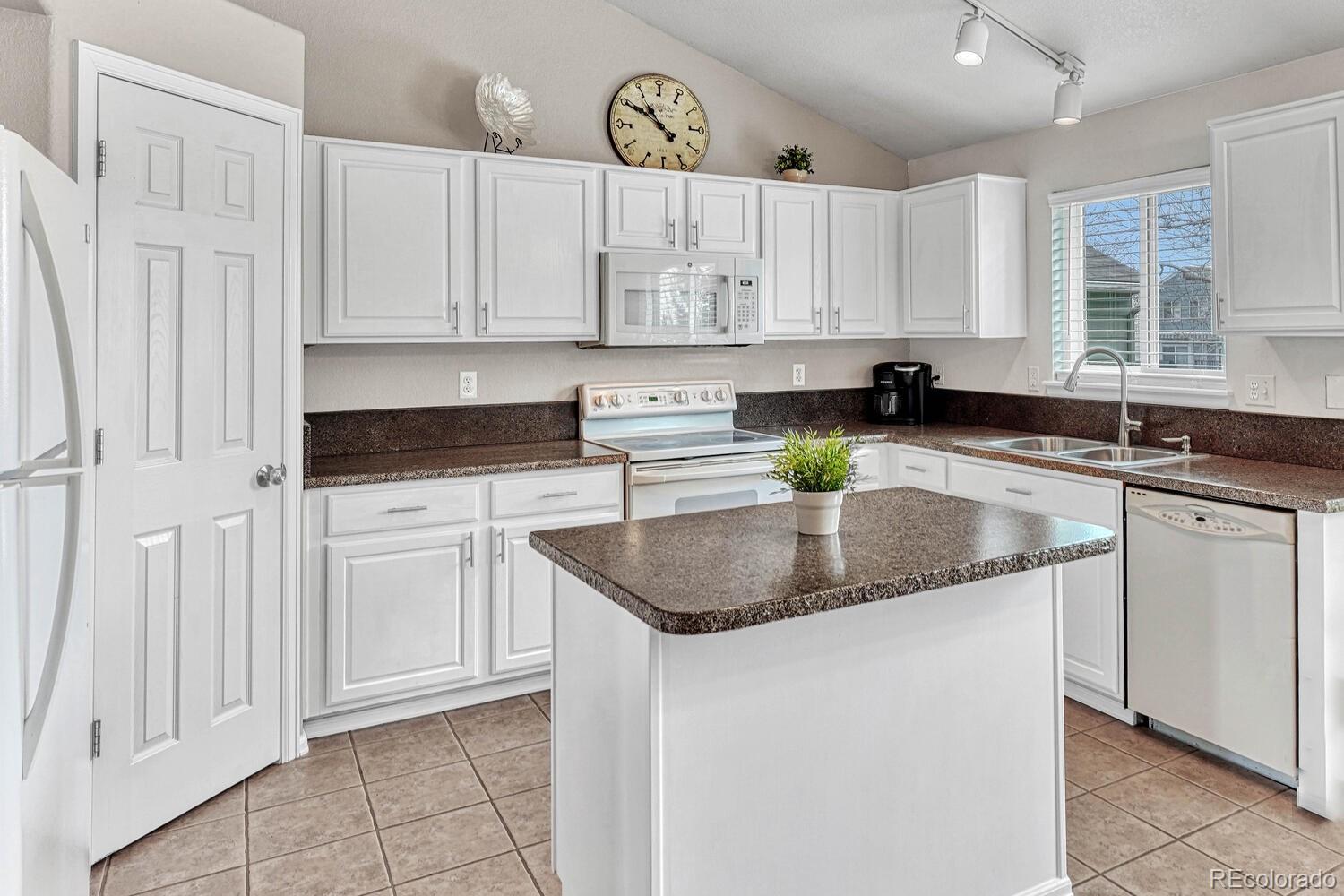 11127 W Progress Avenue, Littleton, CO 80127, 3 Bedrooms Bedrooms, ,3 BathroomsBathrooms,Residential,For Sale,Progress,REC2696670