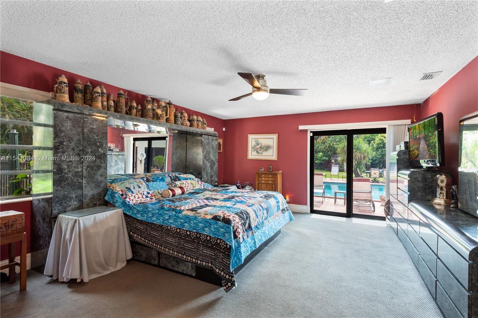 Has adjoining sitting room/office/nursery.