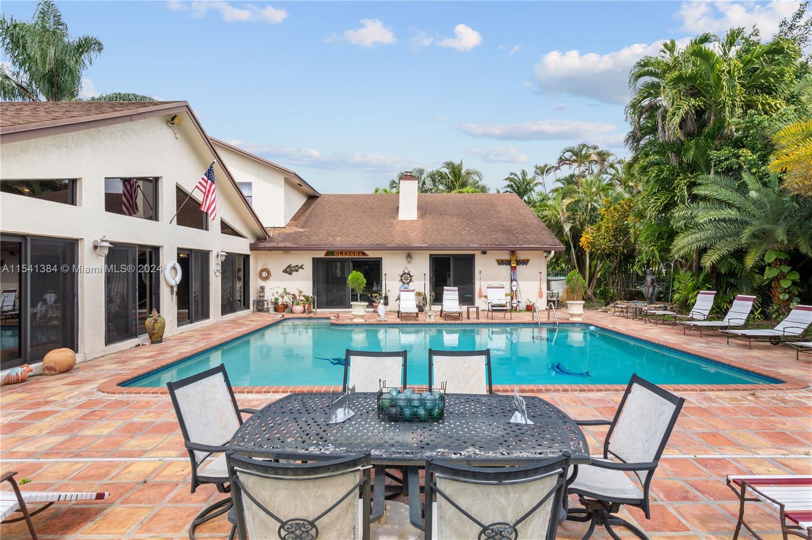 Spacious room for exterior entertaining.