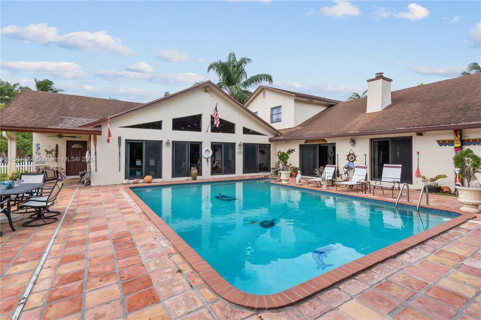Large rear addition with vaulted ceiling.