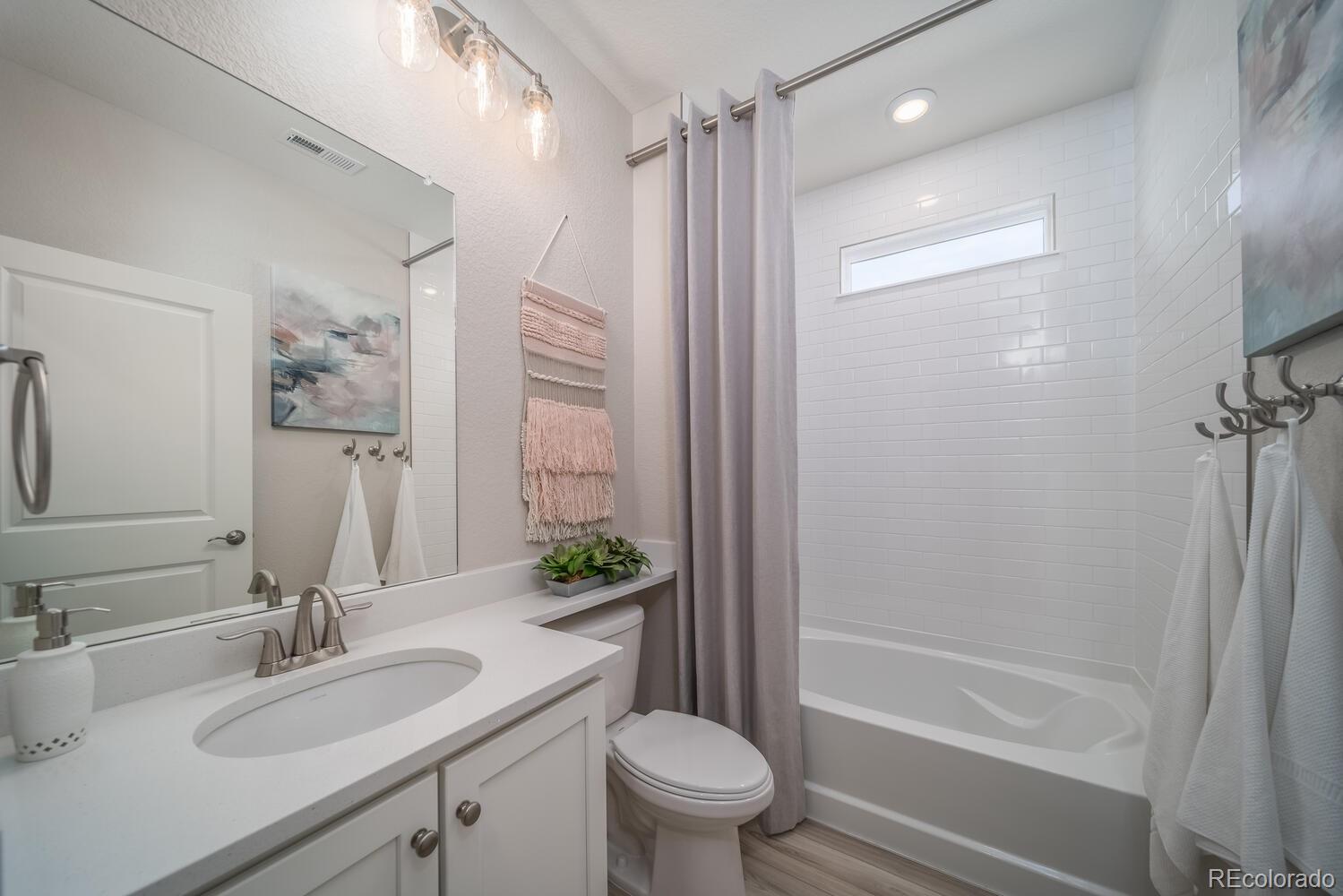 5136 N Quemoy Court, Aurora, CO 80019, 2 Bedrooms Bedrooms, ,2 BathroomsBathrooms,Residential,For Sale,Quemoy,REC9394244