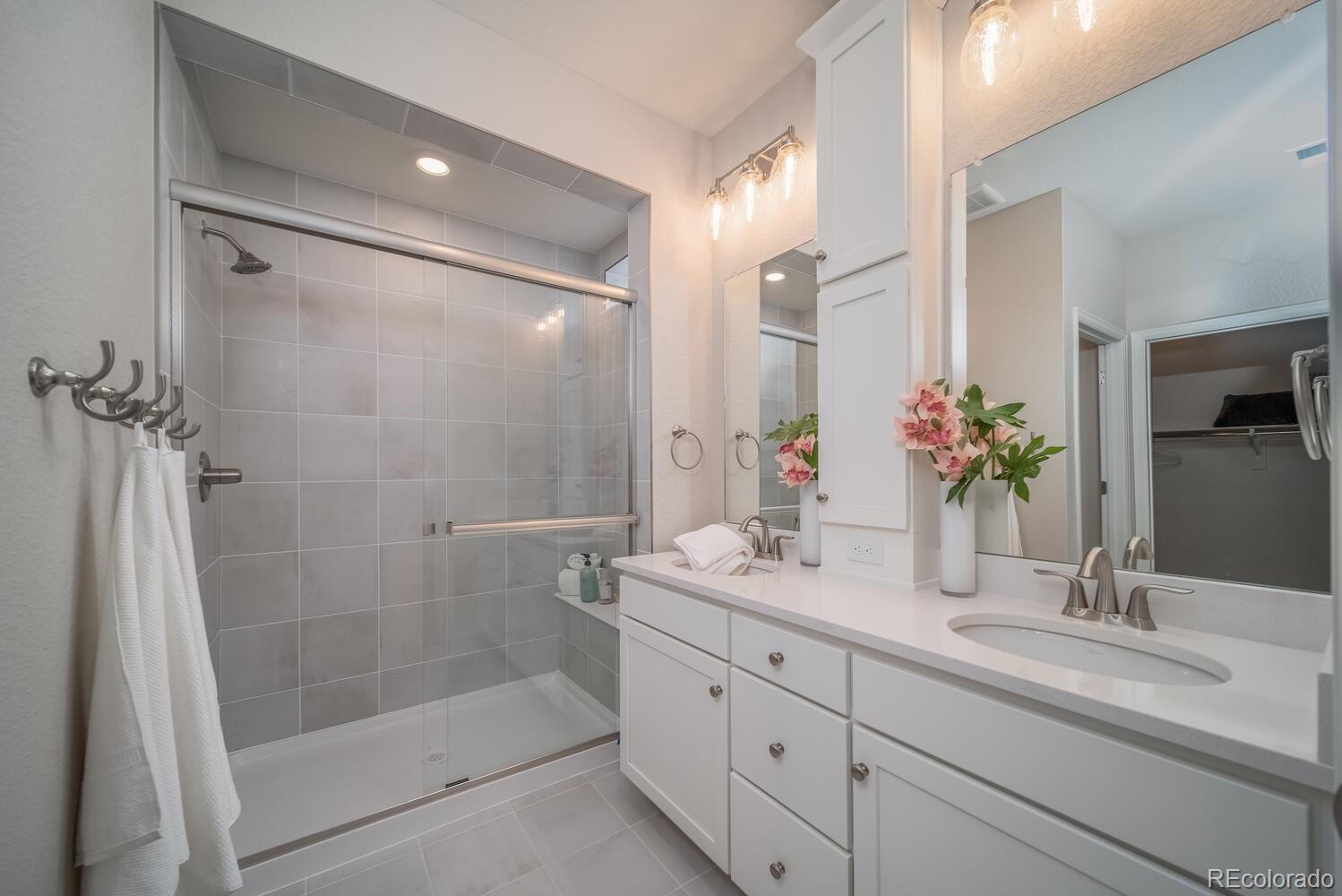 5136 N Quemoy Court, Aurora, CO 80019, 2 Bedrooms Bedrooms, ,2 BathroomsBathrooms,Residential,For Sale,Quemoy,REC9394244