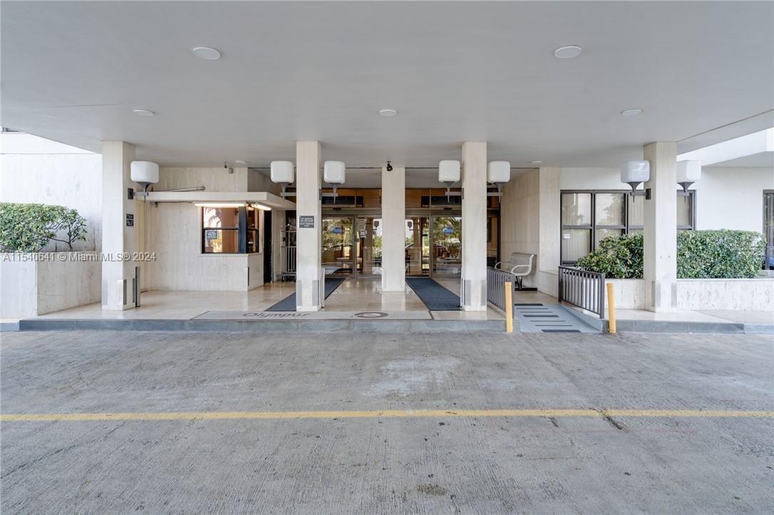 Valet - Front Building Entrance