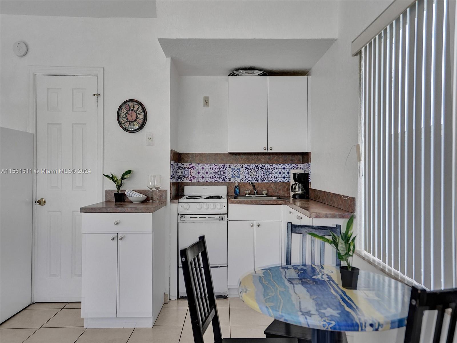 Studio Kitchen/Dining