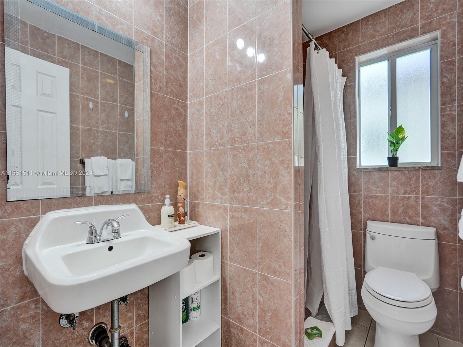 Suite Bathroom