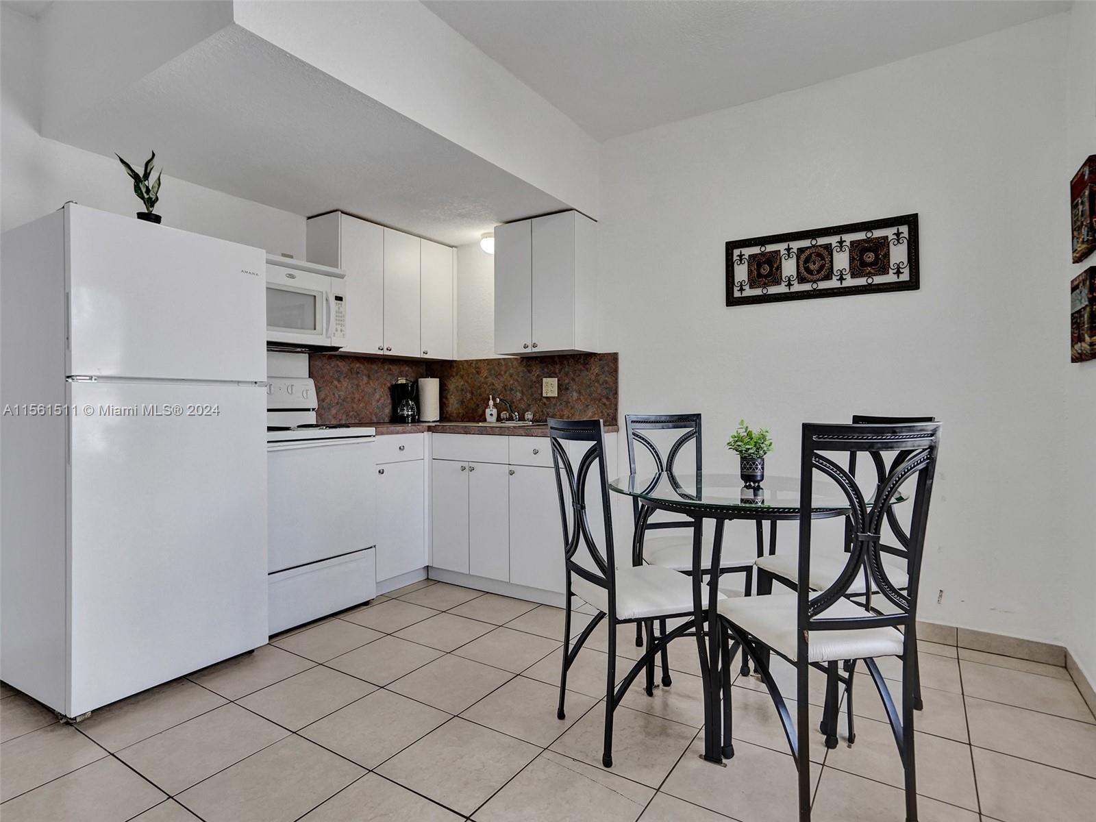 Suite Kitchen/Dining