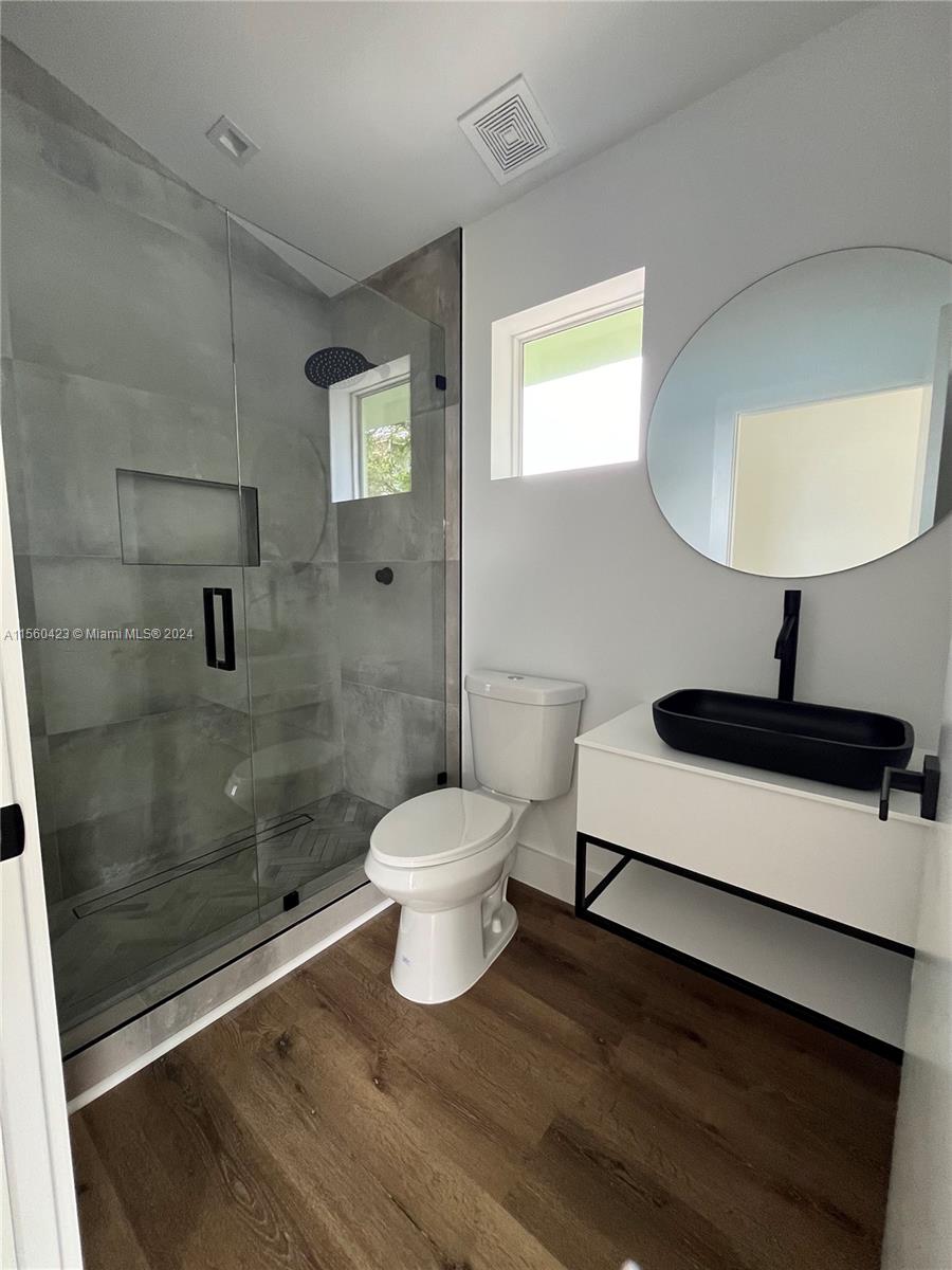 Ensuite bathroom