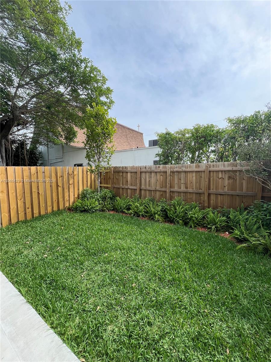 Fenced-in backyard/patio