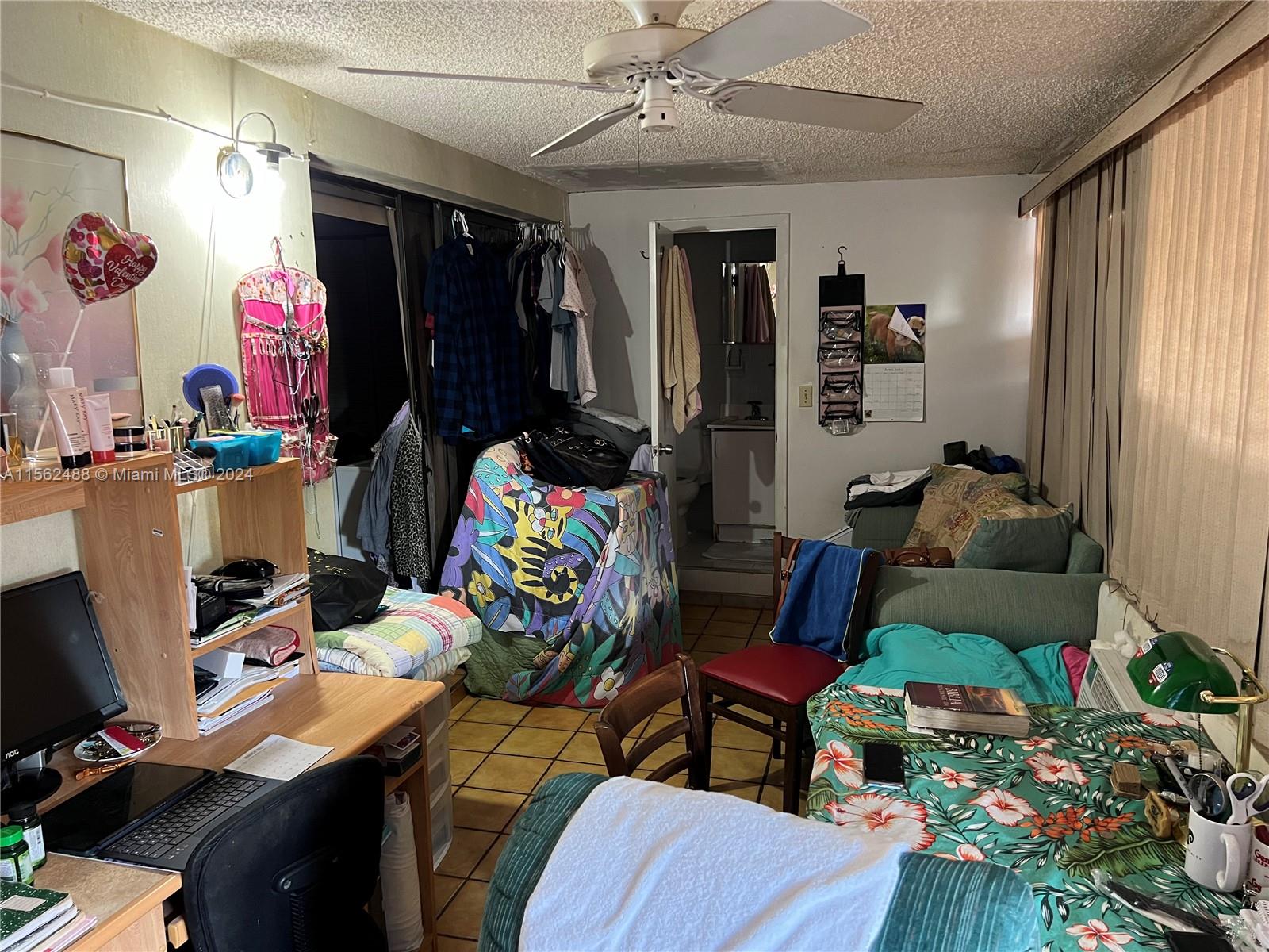 Rear 1/1 unit living area