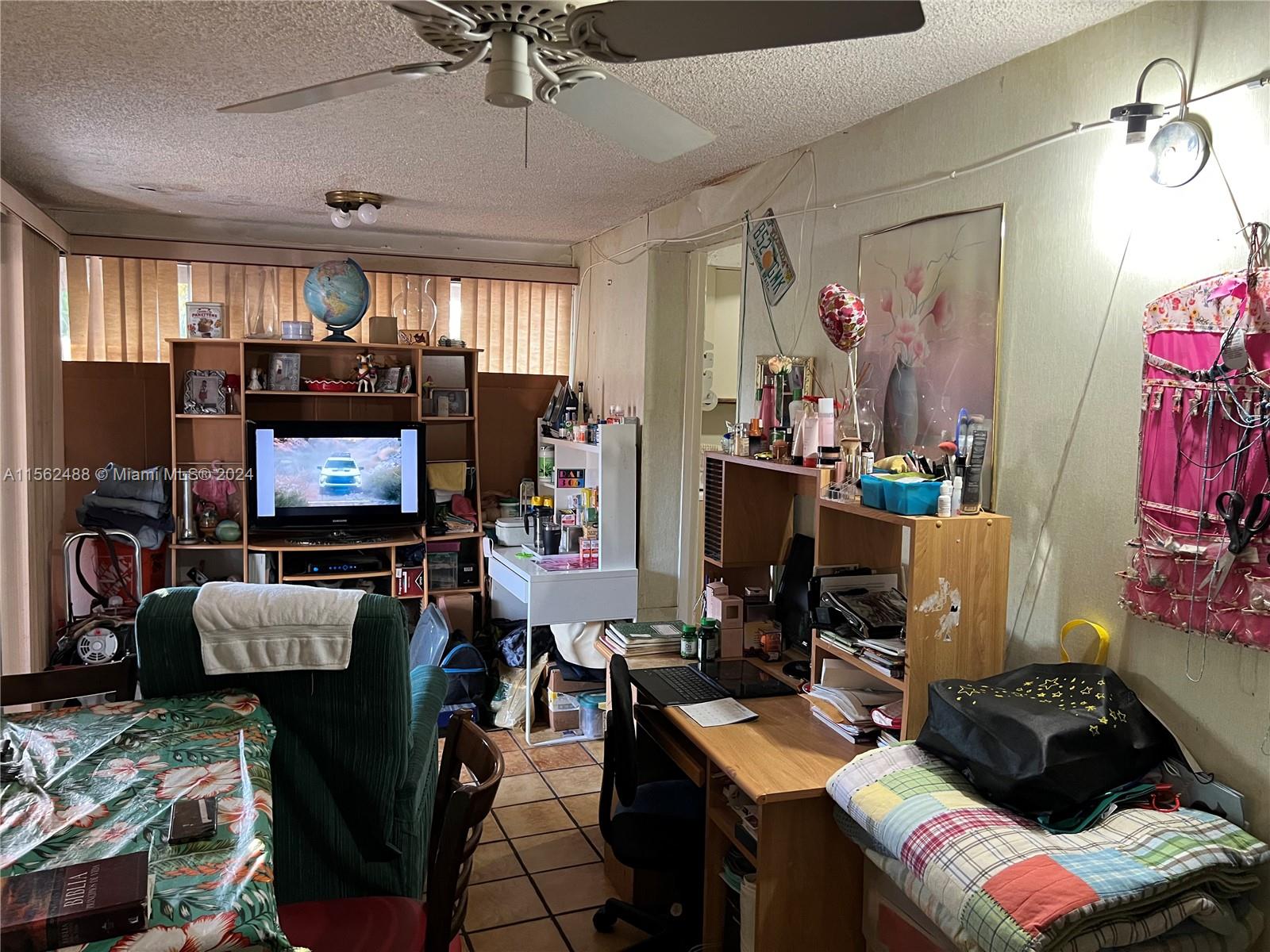 Rear 1/1 unit living area