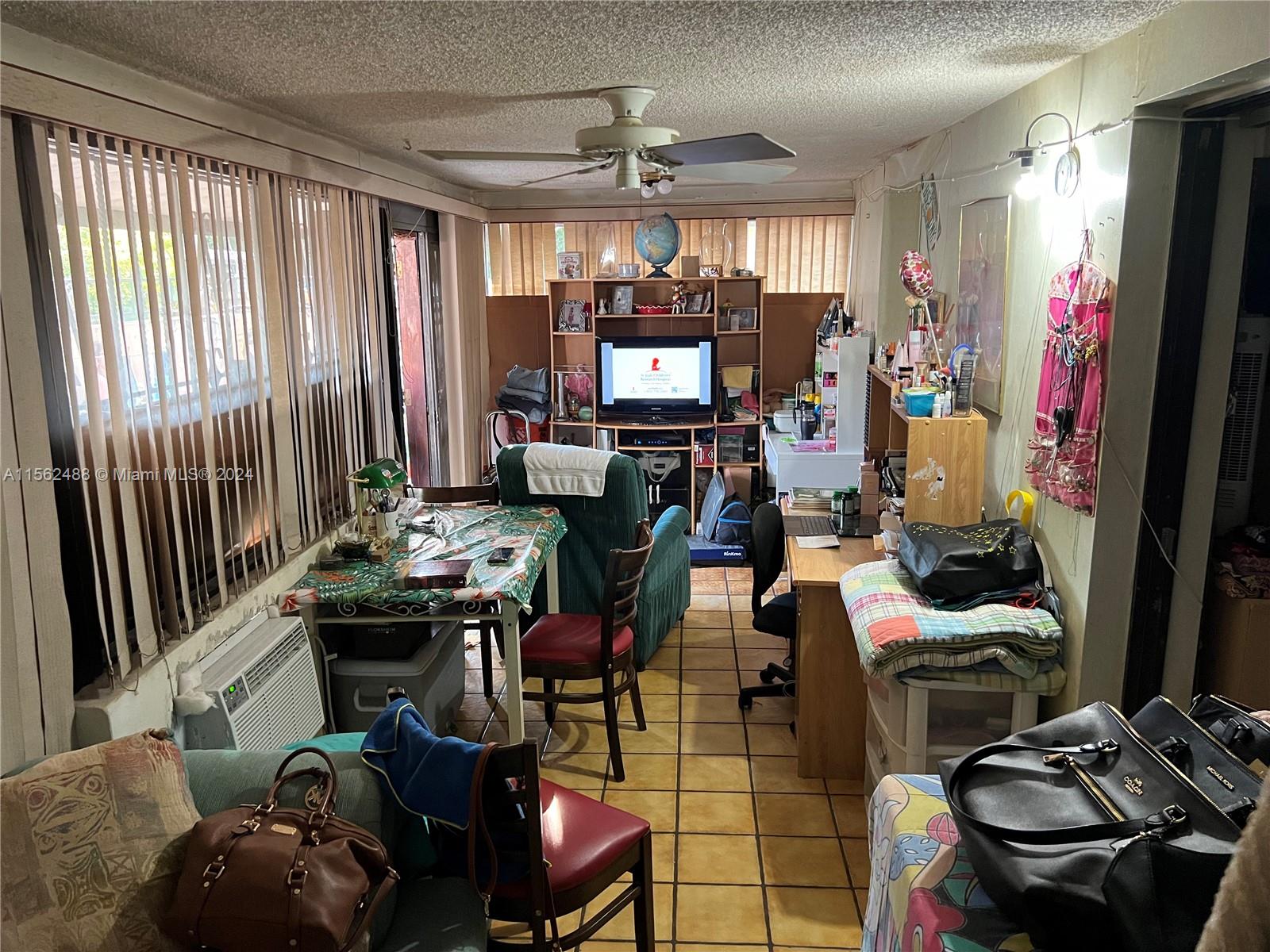 Rear 1/1 unit living area