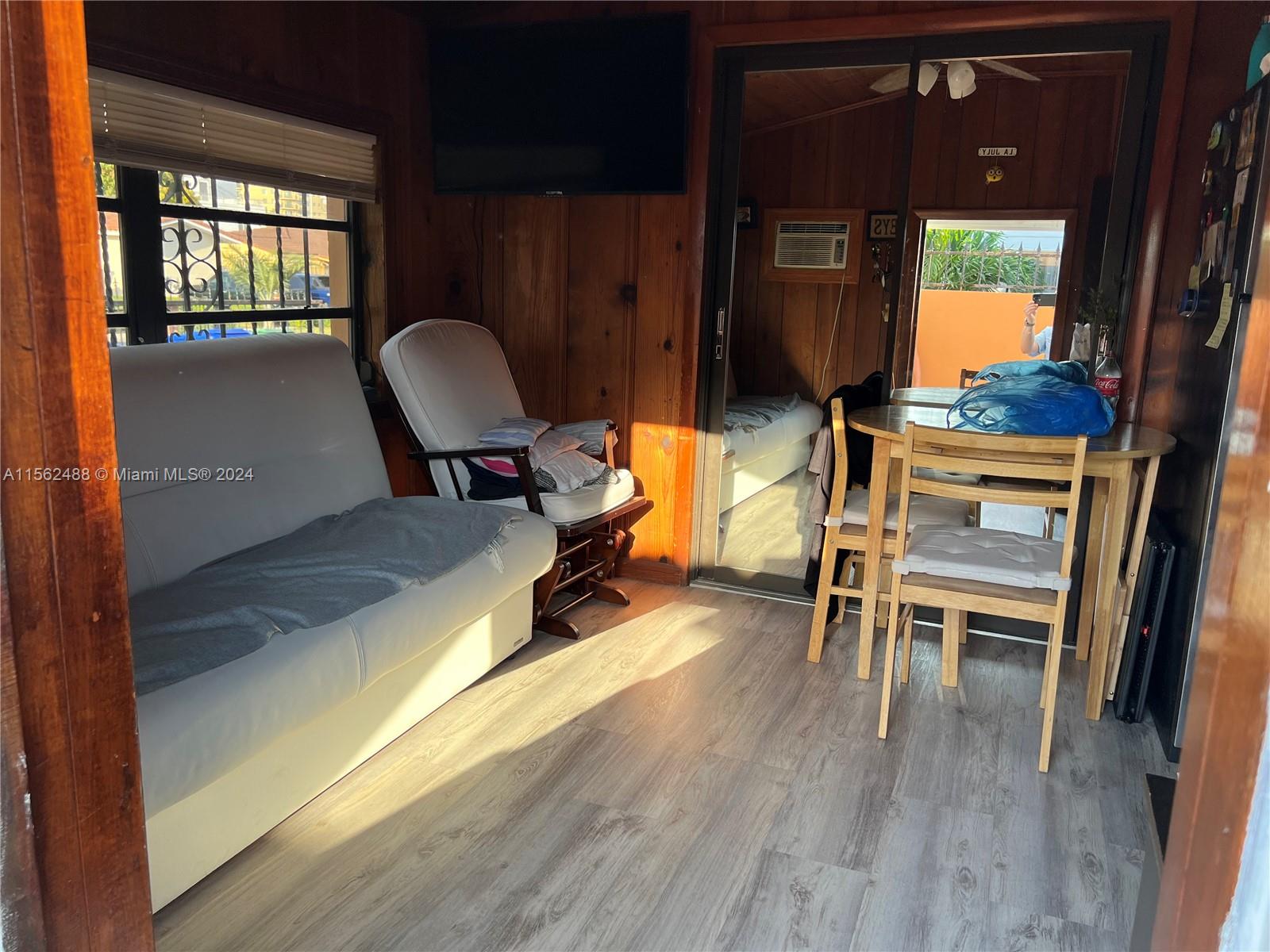 1/1 unit on west side of property