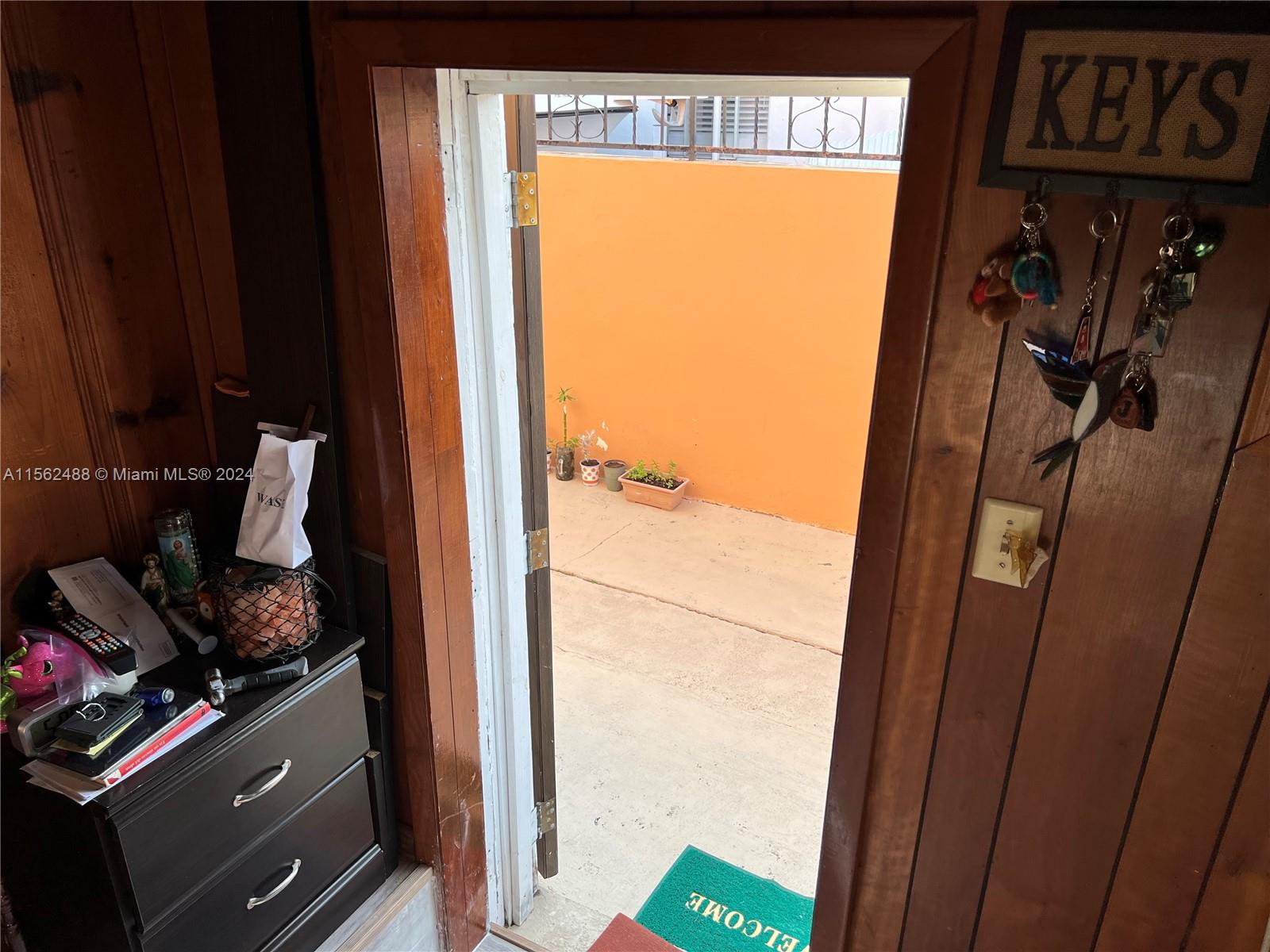 1/1 unit on west side of property