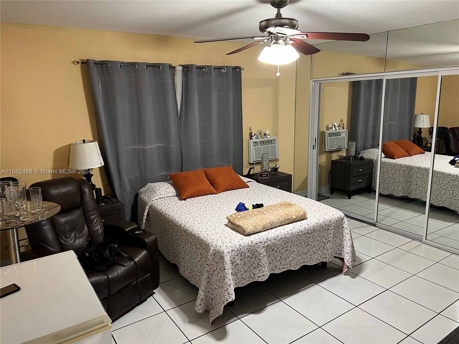 Main house 3/2 Master bedroom