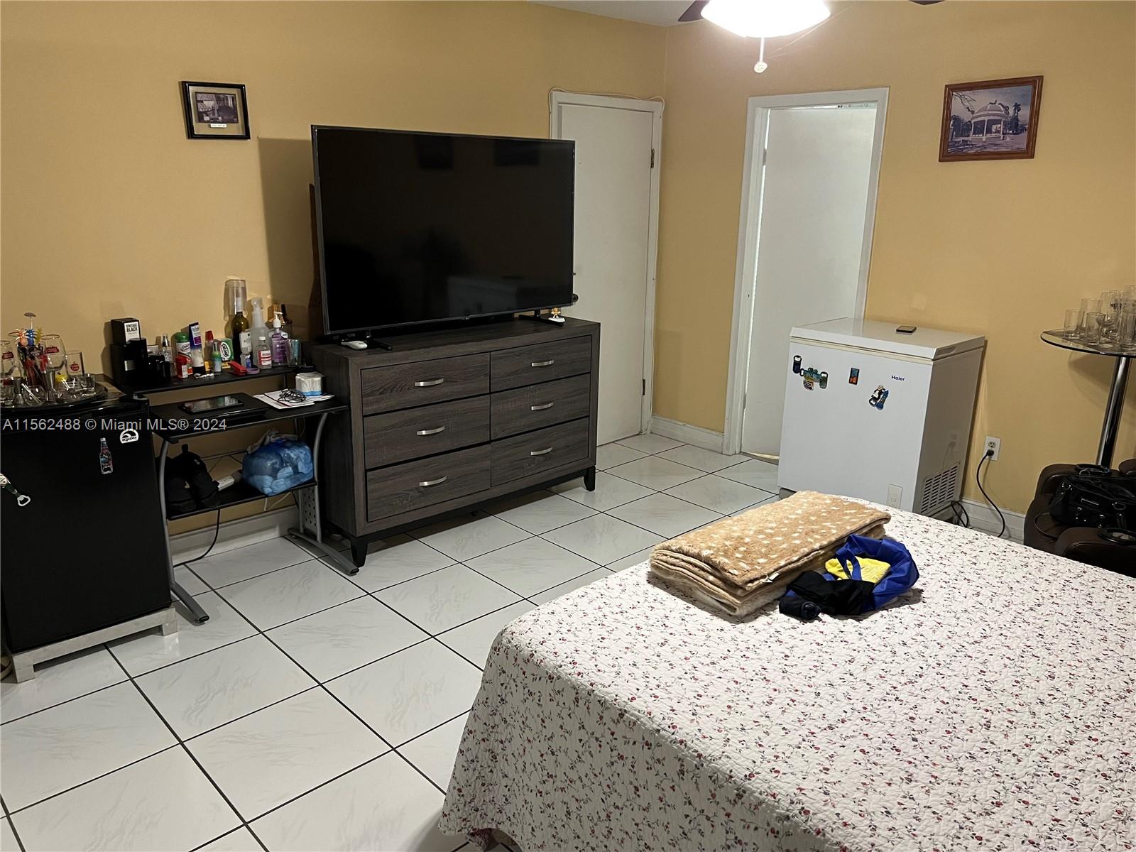 Main house 3/2 Master bedroom