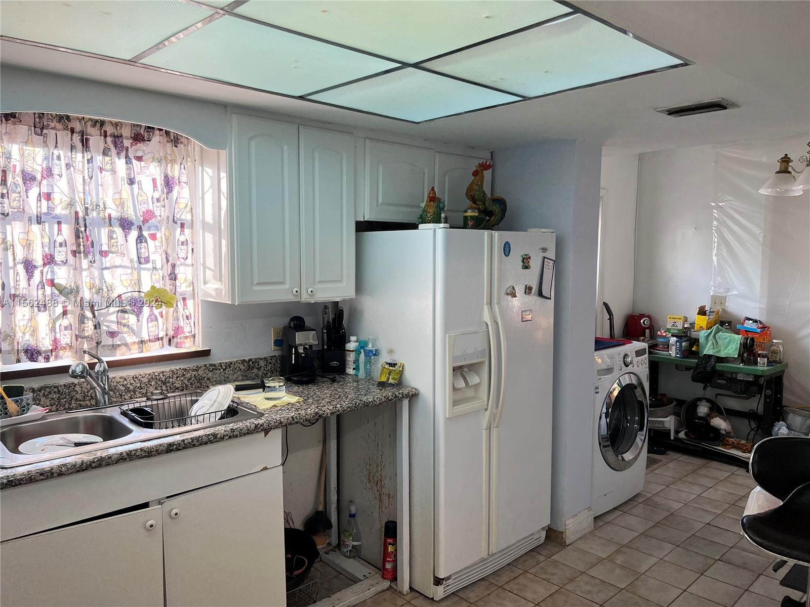 Main house 3/2 kitchen