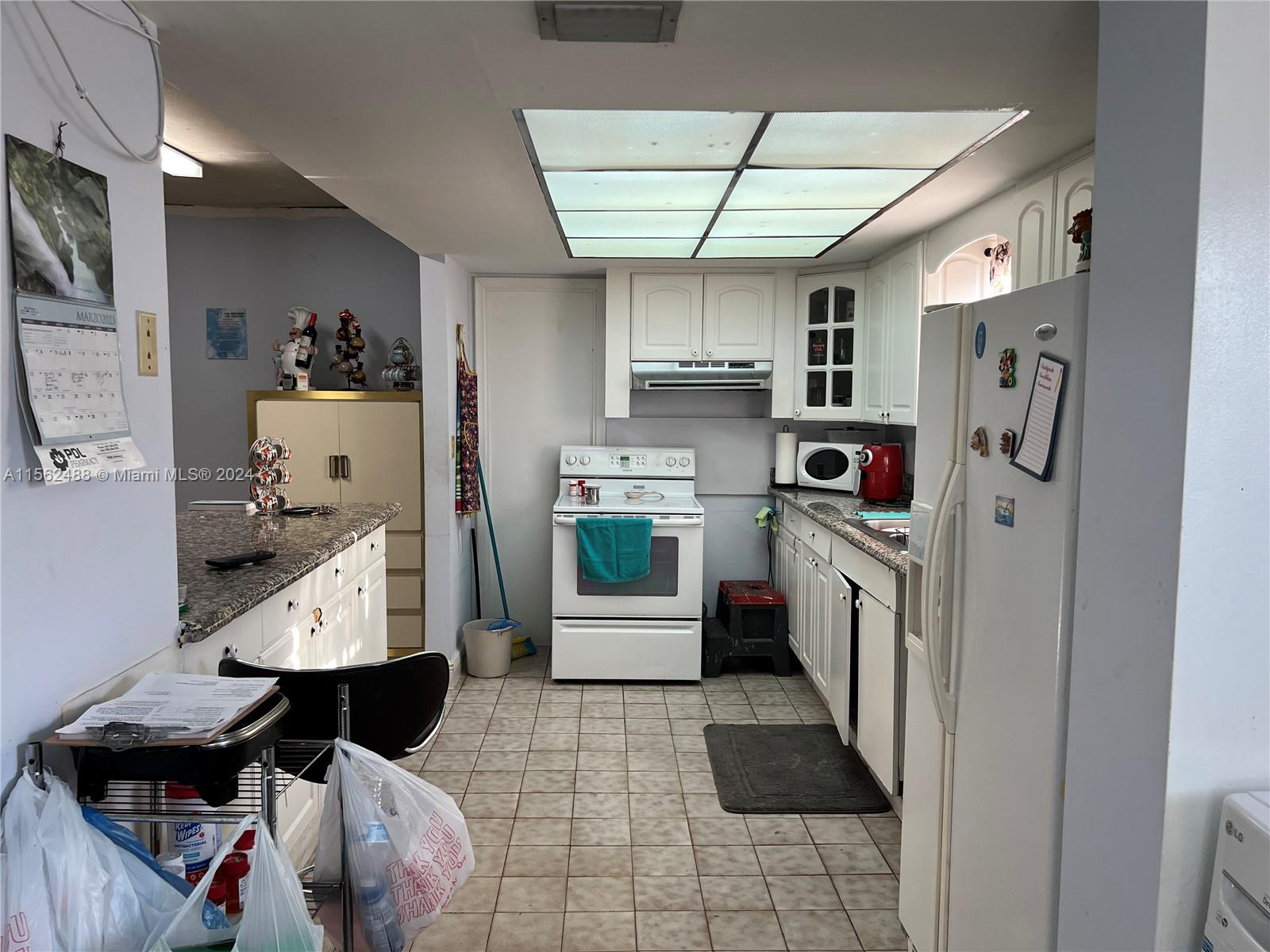 Main house 3/2 kitchen