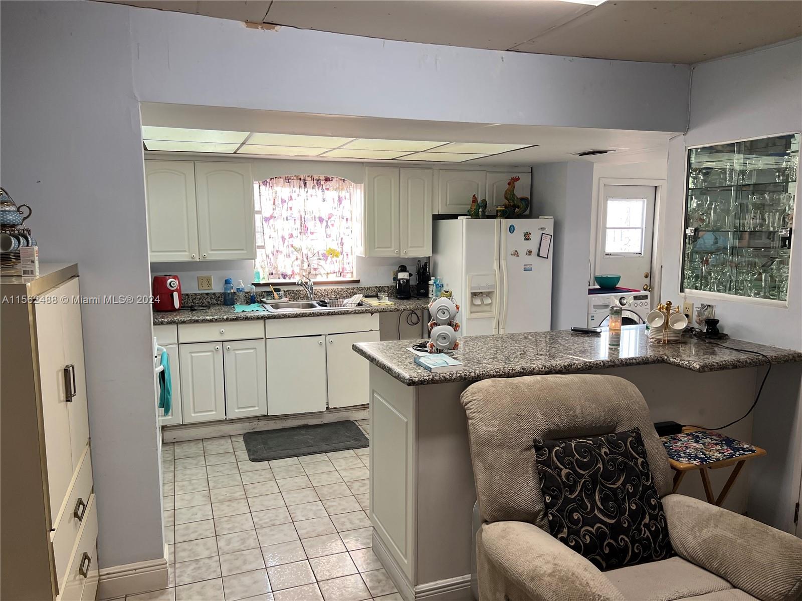 Main house 3/2 kitchen