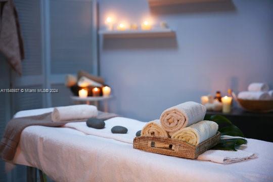 Massage & Facial station