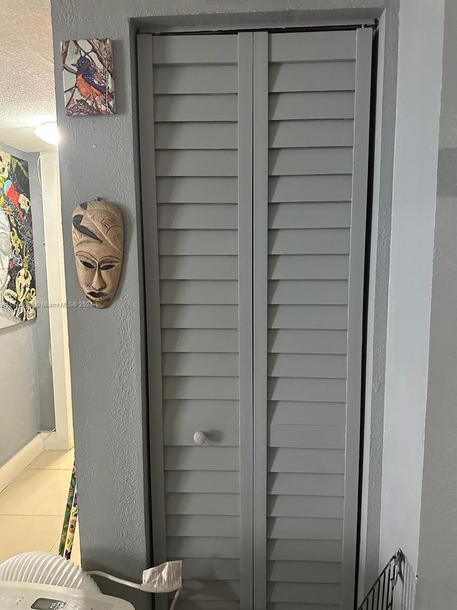 Air conditioner door
