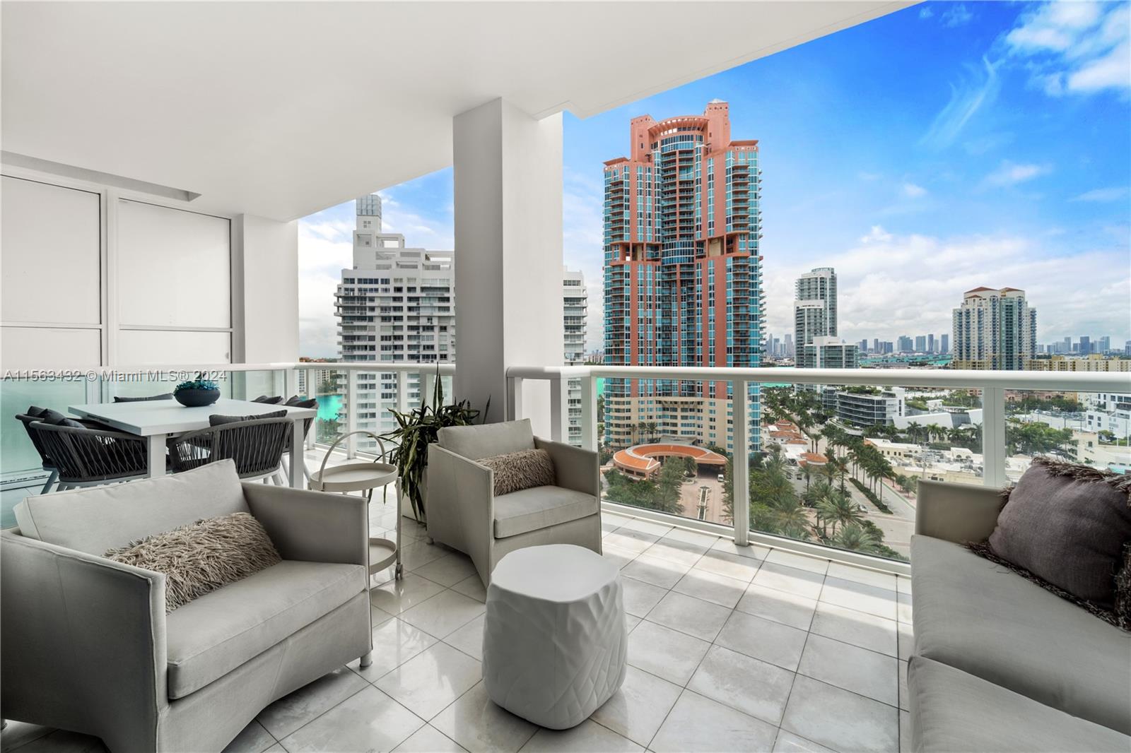 Main Balcony (terrace #1) - views of Downtown