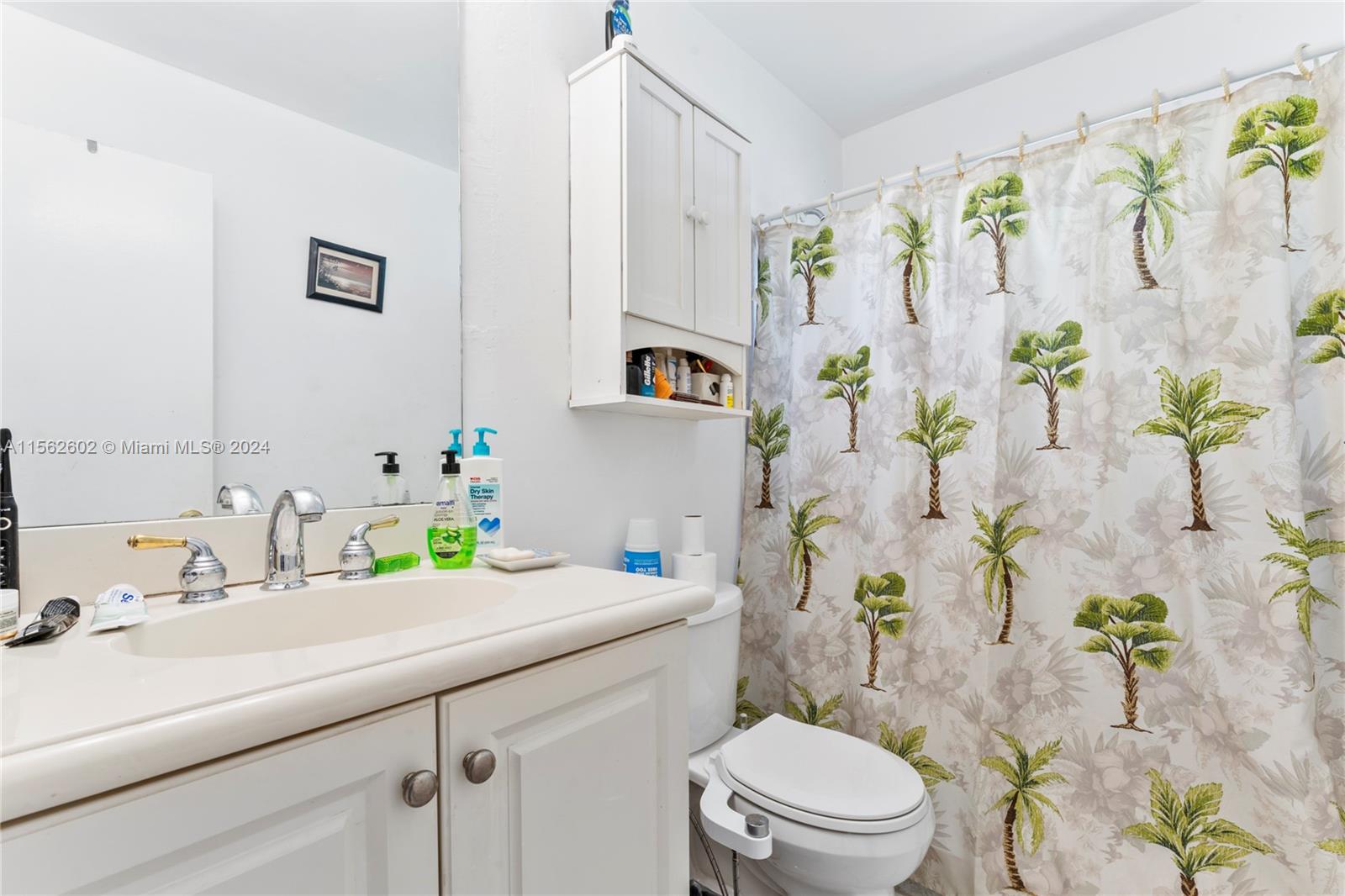 2nd floor bathroom