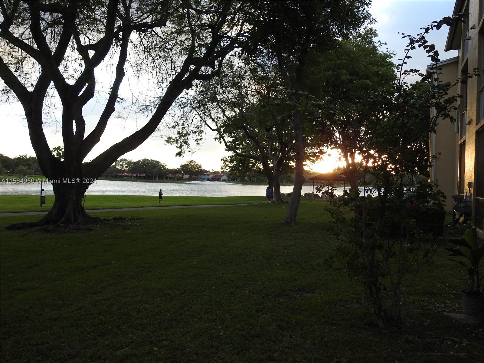 Hammocks Community Lakes