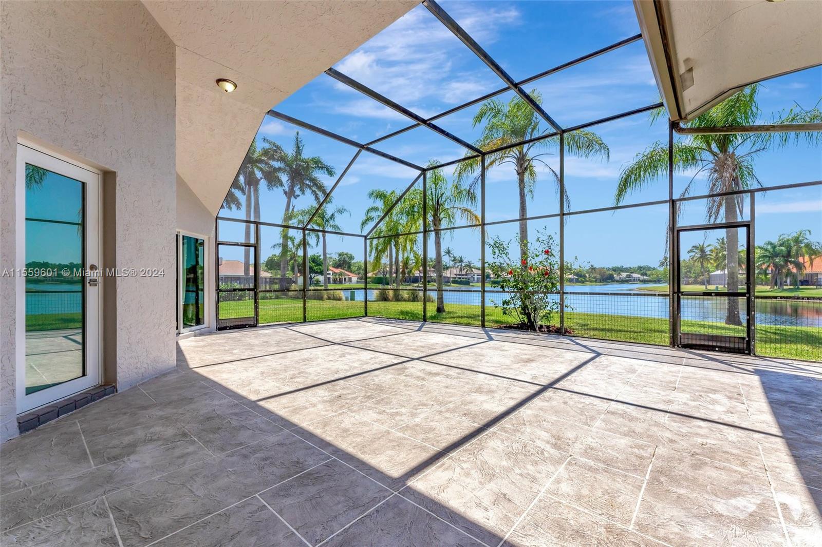 Screened Patio Lakeview